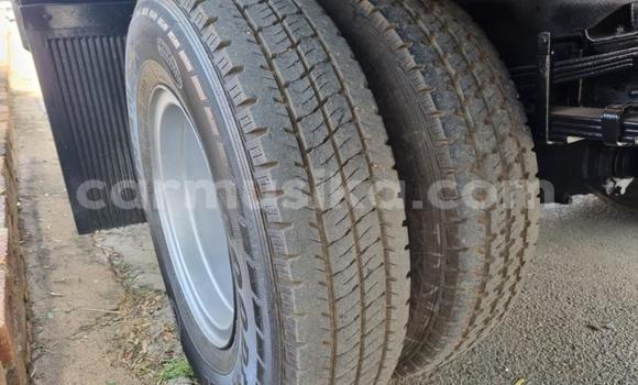 Acheter Occasion Voiture Hyundai H200 Blanc à Beitbridge, Matabeleland South Acheter Occasion Voiture Hyundai H200 Blanc à Beitbridge, Matabeleland South