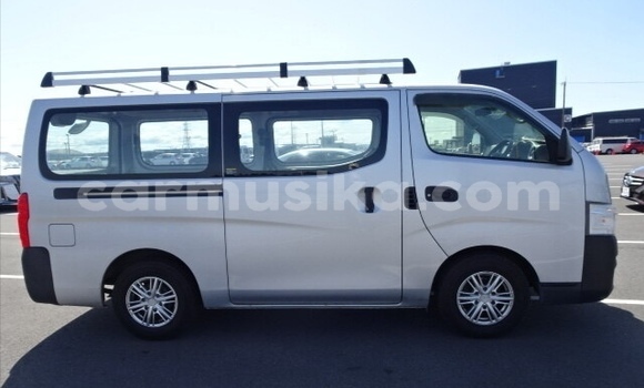 Acheter Occasion Voiture Nissan Caravan Gris à Beitbridge, Matabeleland South Acheter Occasion Voiture Nissan Caravan Gris à Beitbridge, Matabeleland South