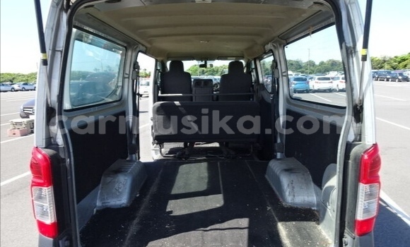 Acheter Occasion Voiture Nissan Caravan Gris à Beitbridge, Matabeleland South Acheter Occasion Voiture Nissan Caravan Gris à Beitbridge, Matabeleland South