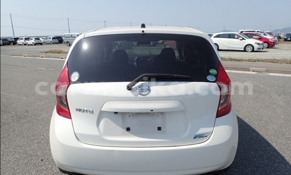 Acheter Occasion Voiture Nissan Note Blanc à Beitbridge, Matabeleland South Acheter Occasion Voiture Nissan Note Blanc à Beitbridge, Matabeleland South