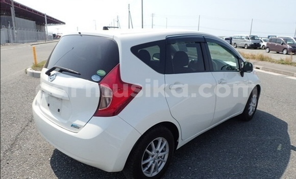 Acheter Occasion Voiture Nissan Note Blanc à Beitbridge, Matabeleland South Acheter Occasion Voiture Nissan Note Blanc à Beitbridge, Matabeleland South