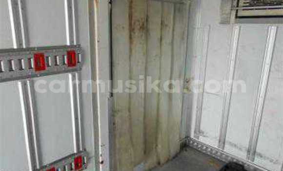 Tenga Tsaru Isuzu Elf Chena Rori in Beitbridge in Matabeleland South Tenga Tsaru Isuzu Elf Chena Rori in Beitbridge in Matabeleland South