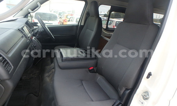 Acheter Occasion Voiture Toyota Hiace Blanc à Beitbridge, Matabeleland South Acheter Occasion Voiture Toyota Hiace Blanc à Beitbridge, Matabeleland South