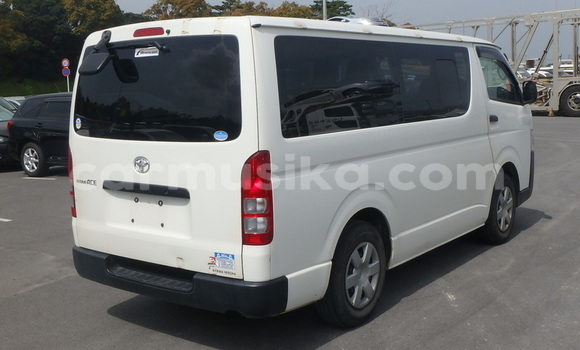 Acheter Occasion Voiture Toyota Hiace Blanc à Beitbridge, Matabeleland South Acheter Occasion Voiture Toyota Hiace Blanc à Beitbridge, Matabeleland South
