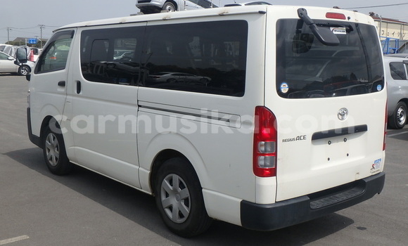 Acheter Occasion Voiture Toyota Hiace Blanc à Beitbridge, Matabeleland South Acheter Occasion Voiture Toyota Hiace Blanc à Beitbridge, Matabeleland South