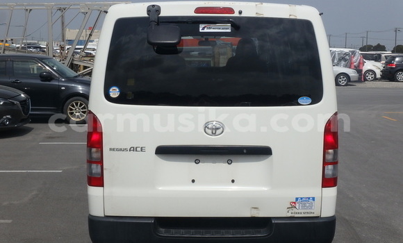 Acheter Occasion Voiture Toyota Hiace Blanc à Beitbridge, Matabeleland South Acheter Occasion Voiture Toyota Hiace Blanc à Beitbridge, Matabeleland South