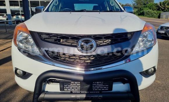 Nunua Ilio tumika Mazda BT-50 Nyeupe Gari ndani ya Beitbridge nchini Matabeleland Kusini Nunua Ilio tumika Mazda BT-50 Nyeupe Gari ndani ya Beitbridge nchini Matabeleland Kusini