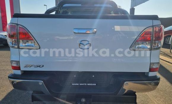 Nunua Ilio tumika Mazda BT-50 Nyeupe Gari ndani ya Beitbridge nchini Matabeleland Kusini Nunua Ilio tumika Mazda BT-50 Nyeupe Gari ndani ya Beitbridge nchini Matabeleland Kusini