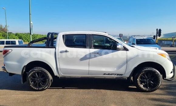 Nunua Ilio tumika Mazda BT-50 Nyeupe Gari ndani ya Beitbridge nchini Matabeleland Kusini Nunua Ilio tumika Mazda BT-50 Nyeupe Gari ndani ya Beitbridge nchini Matabeleland Kusini