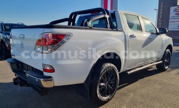 Nunua Ilio tumika Mazda BT-50 Nyeupe Gari ndani ya Beitbridge nchini Matabeleland Kusini Nunua Ilio tumika Mazda BT-50 Nyeupe Gari ndani ya Beitbridge nchini Matabeleland Kusini