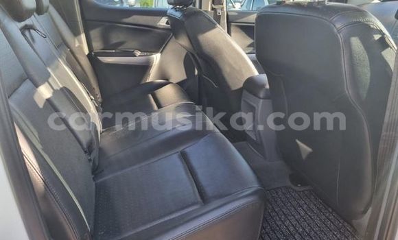 Nunua Ilio tumika Mazda BT-50 Nyeupe Gari ndani ya Beitbridge nchini Matabeleland Kusini Nunua Ilio tumika Mazda BT-50 Nyeupe Gari ndani ya Beitbridge nchini Matabeleland Kusini