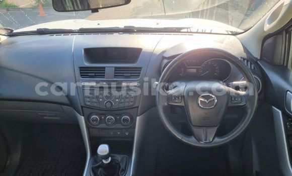 Nunua Ilio tumika Mazda BT-50 Nyeupe Gari ndani ya Beitbridge nchini Matabeleland Kusini Nunua Ilio tumika Mazda BT-50 Nyeupe Gari ndani ya Beitbridge nchini Matabeleland Kusini