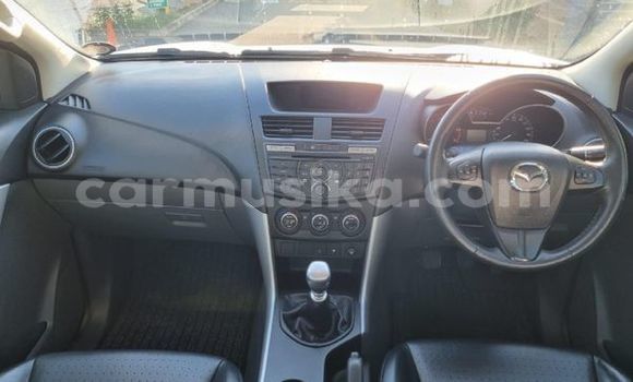 Nunua Ilio tumika Mazda BT-50 Nyeupe Gari ndani ya Beitbridge nchini Matabeleland Kusini Nunua Ilio tumika Mazda BT-50 Nyeupe Gari ndani ya Beitbridge nchini Matabeleland Kusini