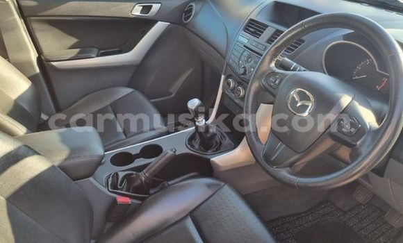 Nunua Ilio tumika Mazda BT-50 Nyeupe Gari ndani ya Beitbridge nchini Matabeleland Kusini Nunua Ilio tumika Mazda BT-50 Nyeupe Gari ndani ya Beitbridge nchini Matabeleland Kusini