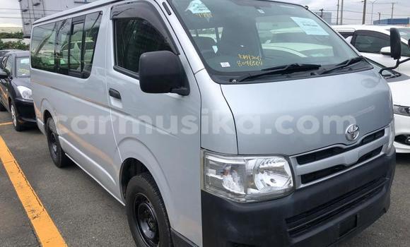 Nunua Ilio tumika Toyota Hiace Fedha Gari ndani ya Beitbridge nchini Matabeleland Kusini Nunua Ilio tumika Toyota Hiace Fedha Gari ndani ya Beitbridge nchini Matabeleland Kusini