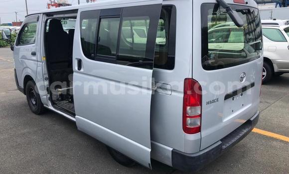 Nunua Ilio tumika Toyota Hiace Fedha Gari ndani ya Beitbridge nchini Matabeleland Kusini Nunua Ilio tumika Toyota Hiace Fedha Gari ndani ya Beitbridge nchini Matabeleland Kusini