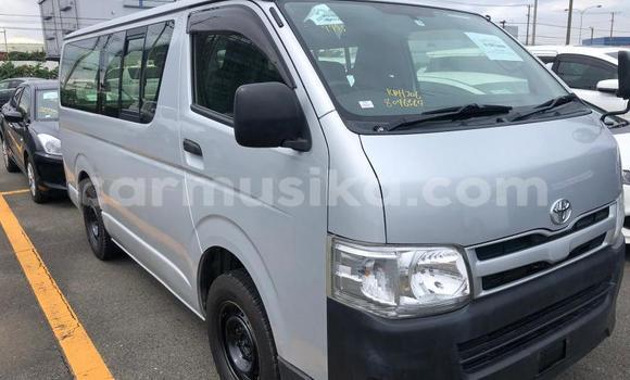 Nunua Ilio tumika Toyota Hiace Fedha Gari ndani ya Beitbridge nchini Matabeleland Kusini Nunua Ilio tumika Toyota Hiace Fedha Gari ndani ya Beitbridge nchini Matabeleland Kusini