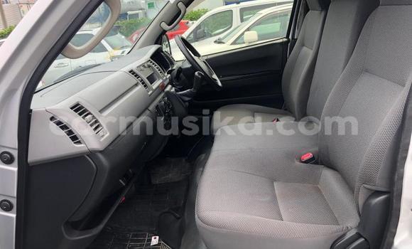 Nunua Ilio tumika Toyota Hiace Fedha Gari ndani ya Beitbridge nchini Matabeleland Kusini Nunua Ilio tumika Toyota Hiace Fedha Gari ndani ya Beitbridge nchini Matabeleland Kusini