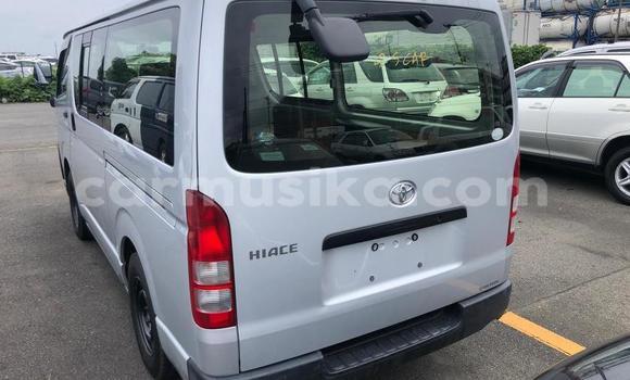 Nunua Ilio tumika Toyota Hiace Fedha Gari ndani ya Beitbridge nchini Matabeleland Kusini Nunua Ilio tumika Toyota Hiace Fedha Gari ndani ya Beitbridge nchini Matabeleland Kusini
