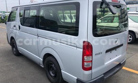 Nunua Ilio tumika Toyota Hiace Fedha Gari ndani ya Beitbridge nchini Matabeleland Kusini Nunua Ilio tumika Toyota Hiace Fedha Gari ndani ya Beitbridge nchini Matabeleland Kusini