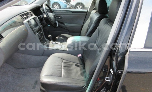 Tenga Tsaru Toyota Crown Nhema Mota in Beitbridge in Matabeleland South Tenga Tsaru Toyota Crown Nhema Mota in Beitbridge in Matabeleland South