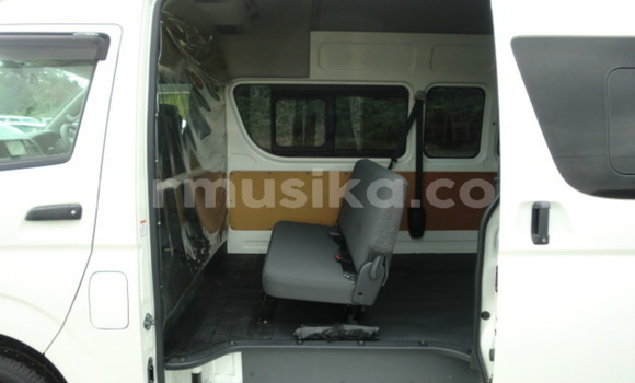 Buy Used Toyota Hiace White Car in Beitbridge in Matabeleland South Buy Used Toyota Hiace White Car in Beitbridge in Matabeleland South