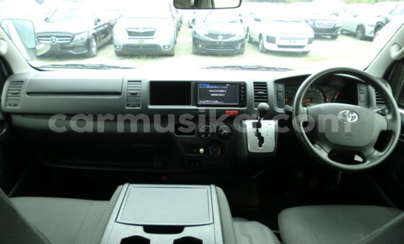 Buy Used Toyota Hiace White Car in Beitbridge in Matabeleland South Buy Used Toyota Hiace White Car in Beitbridge in Matabeleland South