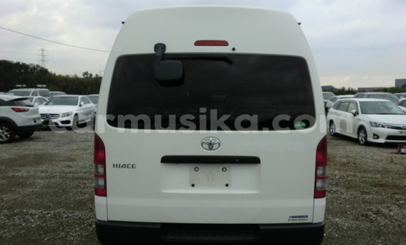 Buy Used Toyota Hiace White Car in Beitbridge in Matabeleland South Buy Used Toyota Hiace White Car in Beitbridge in Matabeleland South