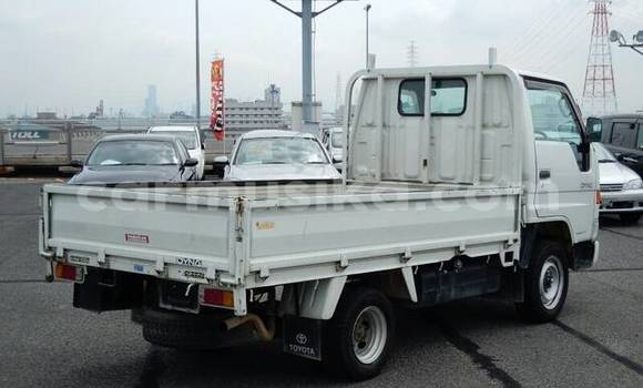 Buy Used Toyota Dyna White Truck in Beitbridge in Matabeleland South Buy Used Toyota Dyna White Truck in Beitbridge in Matabeleland South