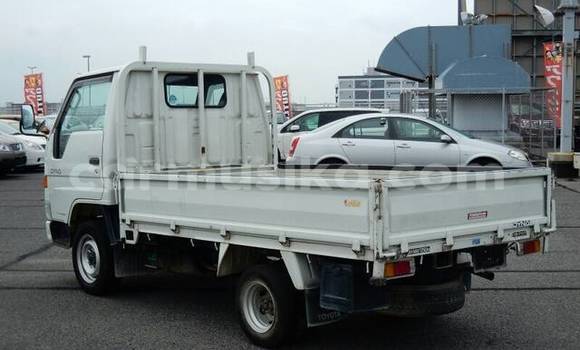 Buy Used Toyota Dyna White Truck in Beitbridge in Matabeleland South Buy Used Toyota Dyna White Truck in Beitbridge in Matabeleland South