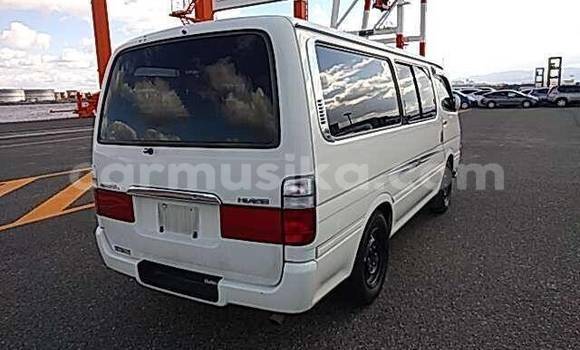 Buy Used Toyota Hiace White Car in Beitbridge in Matabeleland South Buy Used Toyota Hiace White Car in Beitbridge in Matabeleland South
