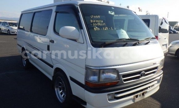 Buy Used Toyota Hiace White Car in Beitbridge in Matabeleland South