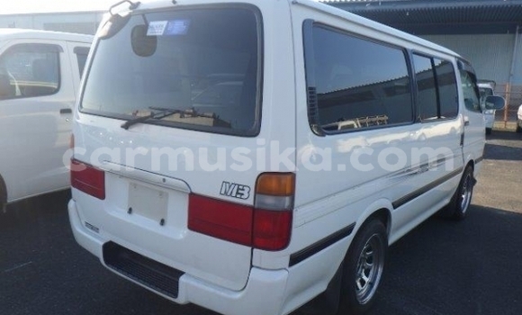 Acheter Occasion Voiture Toyota Hiace Blanc à Beitbridge, Matabeleland South Acheter Occasion Voiture Toyota Hiace Blanc à Beitbridge, Matabeleland South
