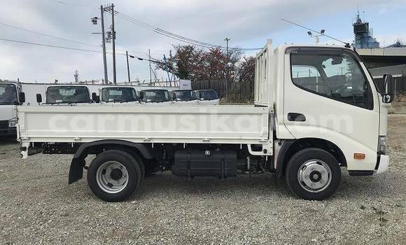 Buy Used Toyota Dyna White Truck in Beitbridge in Matabeleland South Buy Used Toyota Dyna White Truck in Beitbridge in Matabeleland South