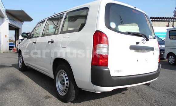 Acheter Occasion Voiture Toyota Probox Blanc à Beitbridge, Matabeleland South Acheter Occasion Voiture Toyota Probox Blanc à Beitbridge, Matabeleland South