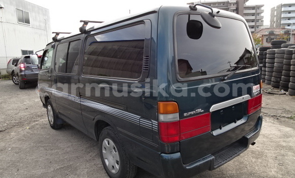 Buy Used Toyota Hiace Green Car in Beitbridge in Matabeleland South Buy Used Toyota Hiace Green Car in Beitbridge in Matabeleland South