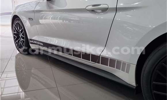 Acheter Occasion Voiture Ford Mustang Blanc à Borrowdale, Harare Acheter Occasion Voiture Ford Mustang Blanc à Borrowdale, Harare