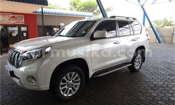 Nunua Ilio tumika Toyota Land Cruiser Prado Nyeupe Gari ndani ya Bulawayo nchini Bulawayo