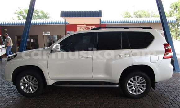 Acheter Occasion Voiture Toyota Land Cruiser Prado Blanc à Bulawayo, Bulawayo Acheter Occasion Voiture Toyota Land Cruiser Prado Blanc à Bulawayo, Bulawayo