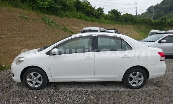 Acheter Occasion Voiture Toyota Belta Blanc à Beitbridge, Matabeleland South Acheter Occasion Voiture Toyota Belta Blanc à Beitbridge, Matabeleland South