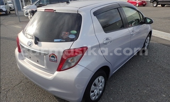Acheter Occasion Voiture Toyota Vitz Gris à Beitbridge, Matabeleland South Acheter Occasion Voiture Toyota Vitz Gris à Beitbridge, Matabeleland South