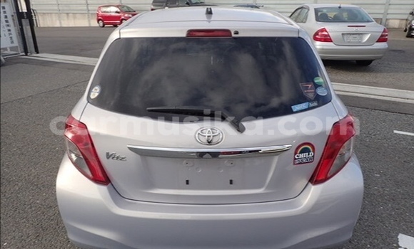 Acheter Occasion Voiture Toyota Vitz Gris à Beitbridge, Matabeleland South Acheter Occasion Voiture Toyota Vitz Gris à Beitbridge, Matabeleland South