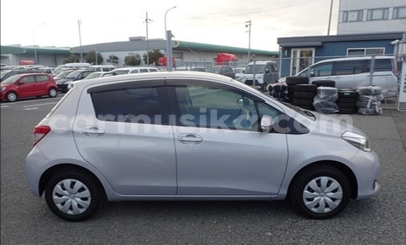 Acheter Occasion Voiture Toyota Vitz Gris à Beitbridge, Matabeleland South Acheter Occasion Voiture Toyota Vitz Gris à Beitbridge, Matabeleland South
