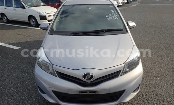 Acheter Occasion Voiture Toyota Vitz Gris à Beitbridge, Matabeleland South Acheter Occasion Voiture Toyota Vitz Gris à Beitbridge, Matabeleland South