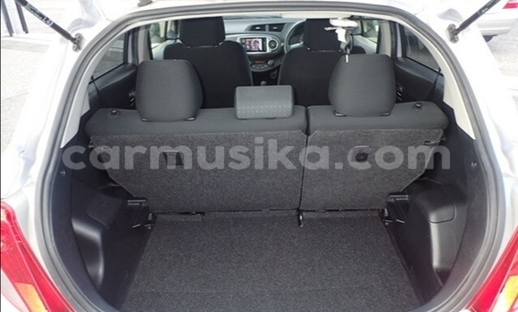 Acheter Occasion Voiture Toyota Vitz Gris à Beitbridge, Matabeleland South Acheter Occasion Voiture Toyota Vitz Gris à Beitbridge, Matabeleland South