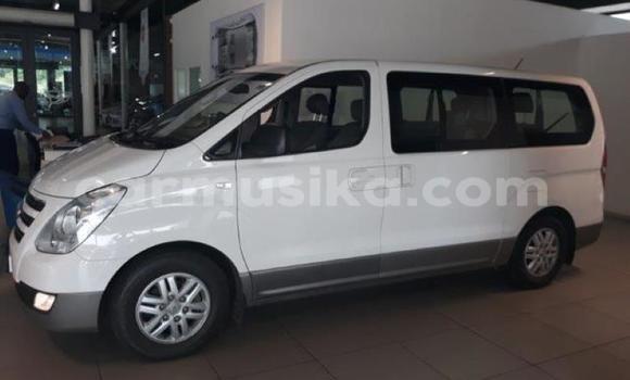 Tenga Tsaru Hyundai H1 Chena Mota in Beitbridge in Matabeleland South Tenga Tsaru Hyundai H1 Chena Mota in Beitbridge in Matabeleland South