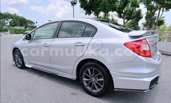 Nunua Ilio tumika Honda Civic Fedha Gari ndani ya Beitbridge nchini Matabeleland Kusini Nunua Ilio tumika Honda Civic Fedha Gari ndani ya Beitbridge nchini Matabeleland Kusini