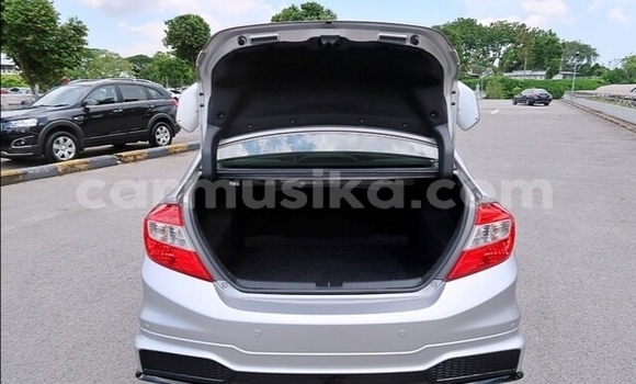 Nunua Ilio tumika Honda Civic Fedha Gari ndani ya Beitbridge nchini Matabeleland Kusini Nunua Ilio tumika Honda Civic Fedha Gari ndani ya Beitbridge nchini Matabeleland Kusini