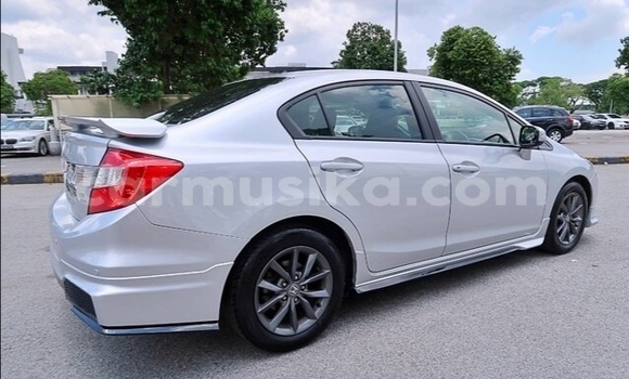 Nunua Ilio tumika Honda Civic Fedha Gari ndani ya Beitbridge nchini Matabeleland Kusini Nunua Ilio tumika Honda Civic Fedha Gari ndani ya Beitbridge nchini Matabeleland Kusini