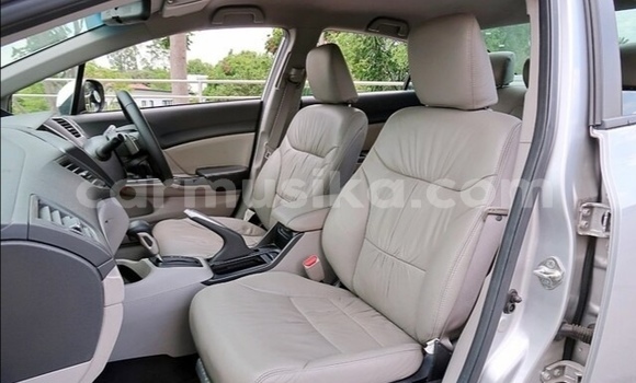 Nunua Ilio tumika Honda Civic Fedha Gari ndani ya Beitbridge nchini Matabeleland Kusini Nunua Ilio tumika Honda Civic Fedha Gari ndani ya Beitbridge nchini Matabeleland Kusini